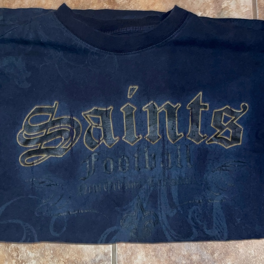 mens saints tee!